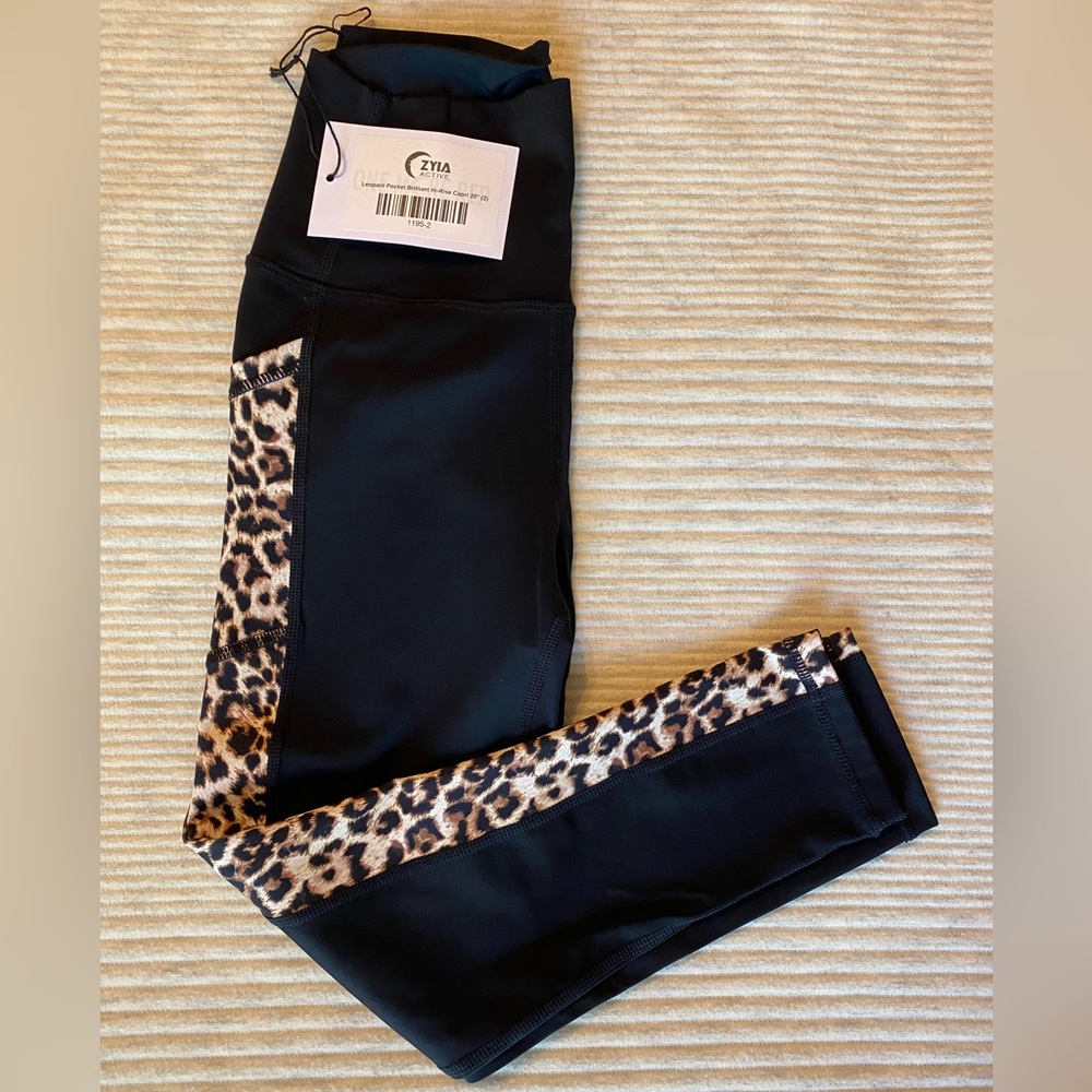 Zyia Leopard Pocket Brilliant High-Rise Capri 20” Leggings, Size 2 (NWT)
